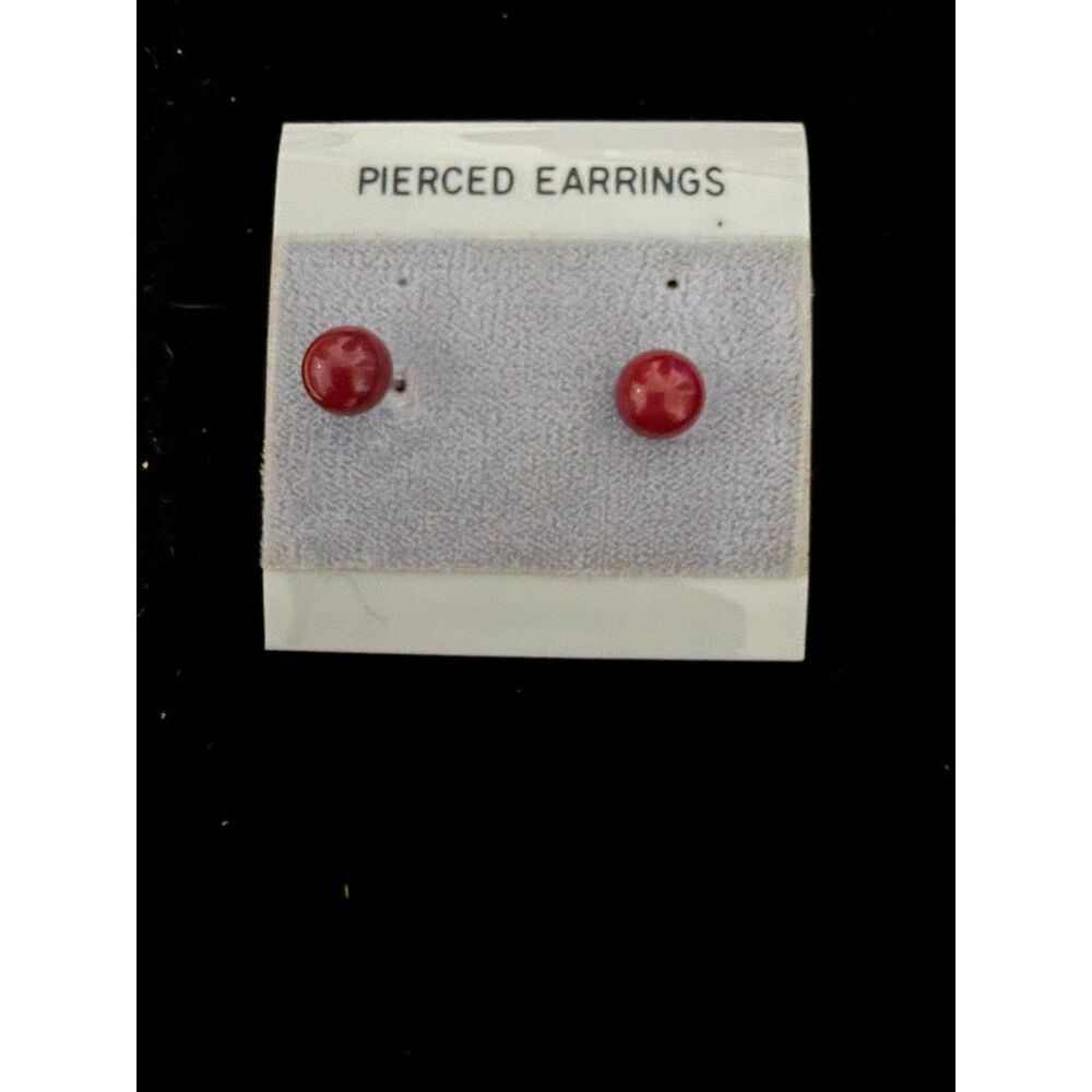 vtg retro red plastic stud pierced earrings on original card